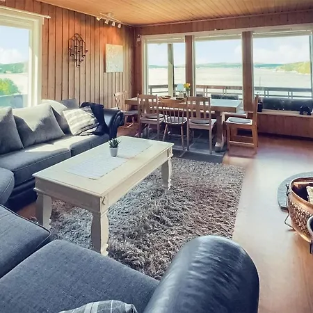 Holiday home Cozy In Hellandsjoen With Kitchen Snildal